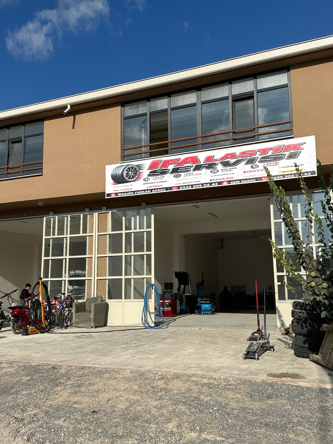 İFA Lastik servis alanı